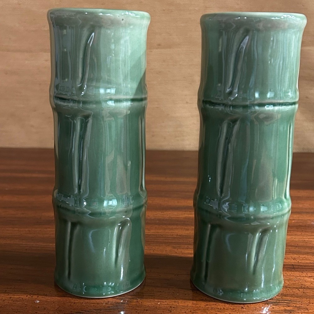 A pair of vintage green ceramic bamboo-style tiki cocktail glasses by Libbey - Picture 2 of 3